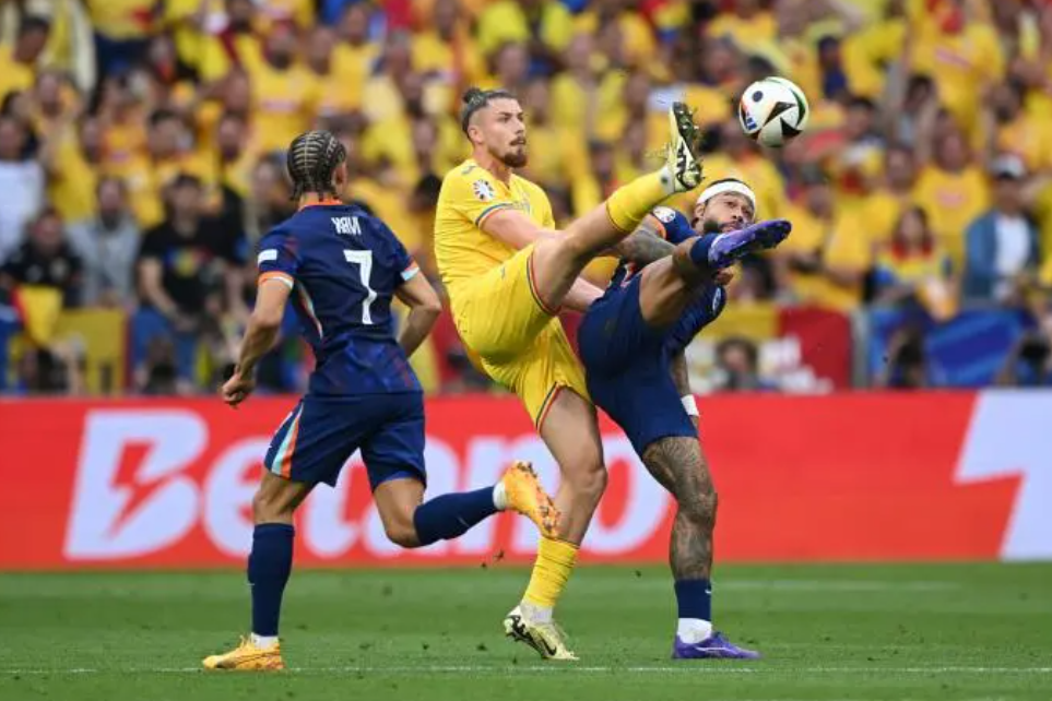 荷兰队壮举引领球迷欢呼雀跃