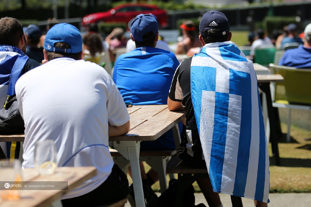 荷兰队壮举引领球迷欢呼雀跃