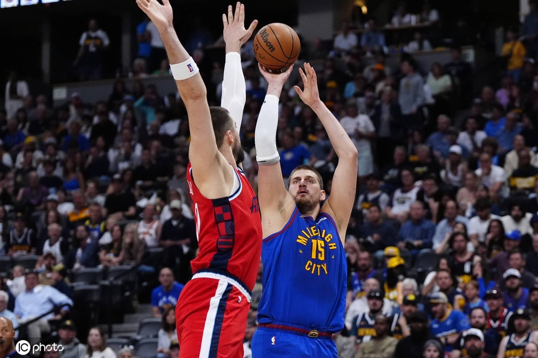 西班牙男篮翻盘灰熊，约基奇三分雨点燃全场的简单介绍