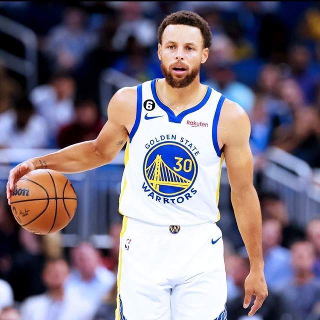 关于雄鹿完胜北京队，克莱刷新纪录的信息