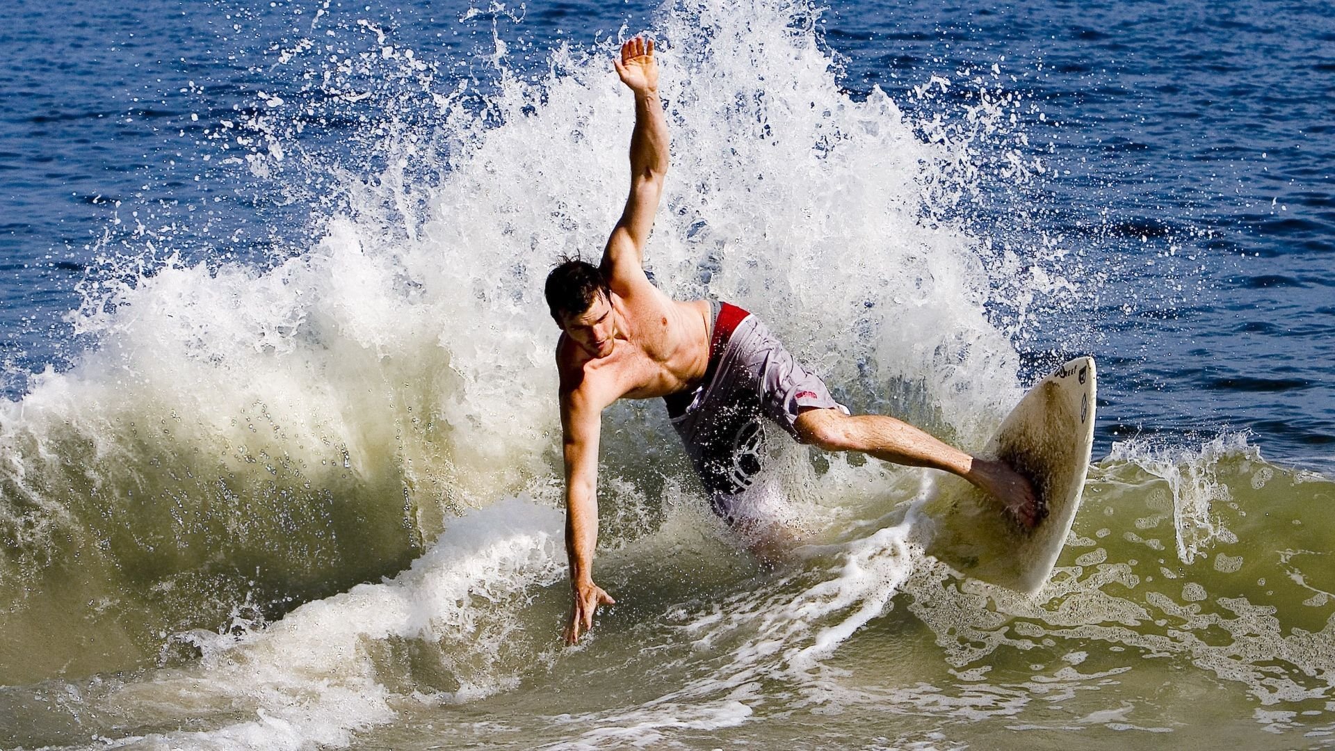 血战威尔士！戈麦斯一锤定音，马竞式铁血铸就欧战传奇