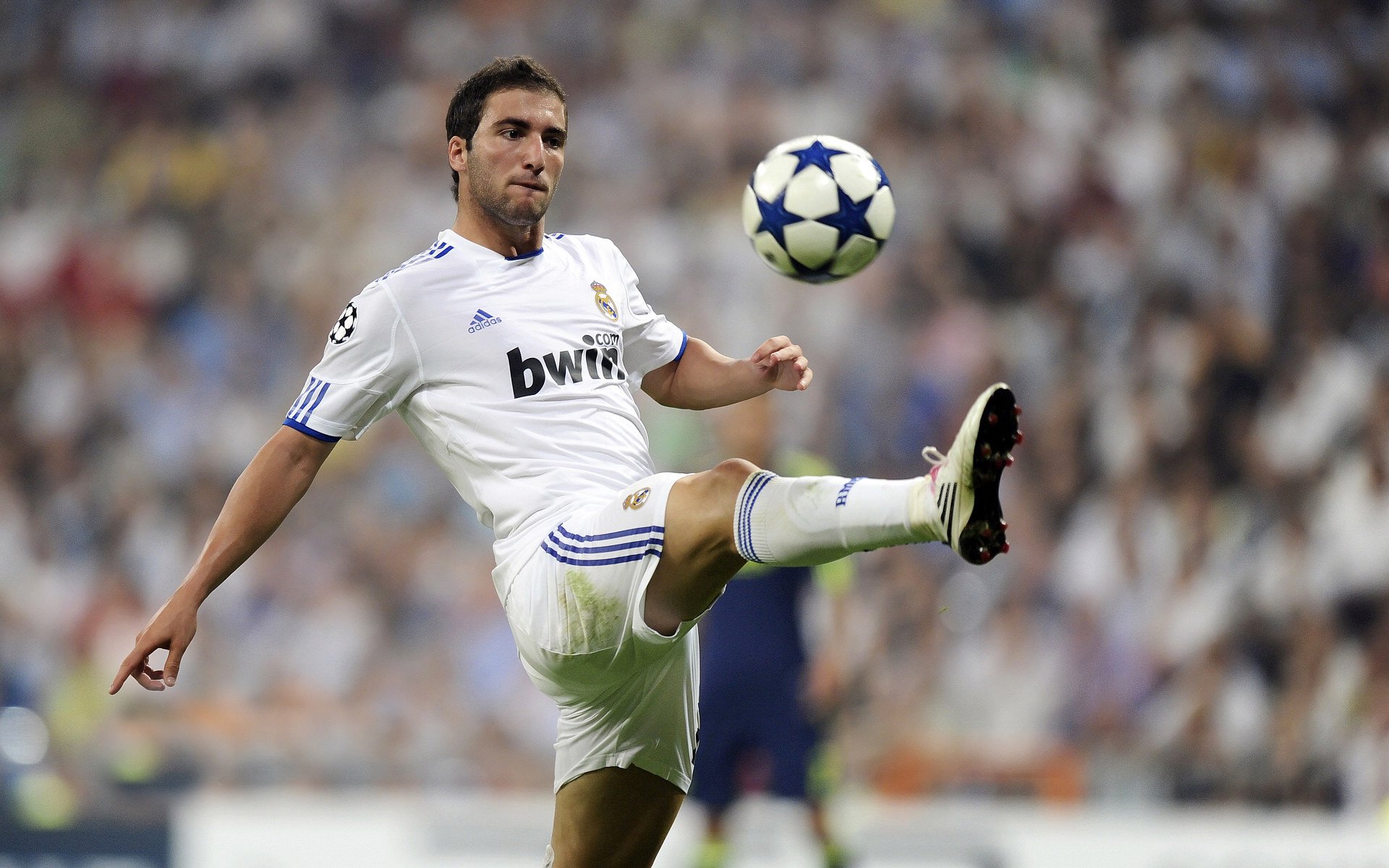 比利亚雷亚尔全面压制威尔士，特奥成为关键先生